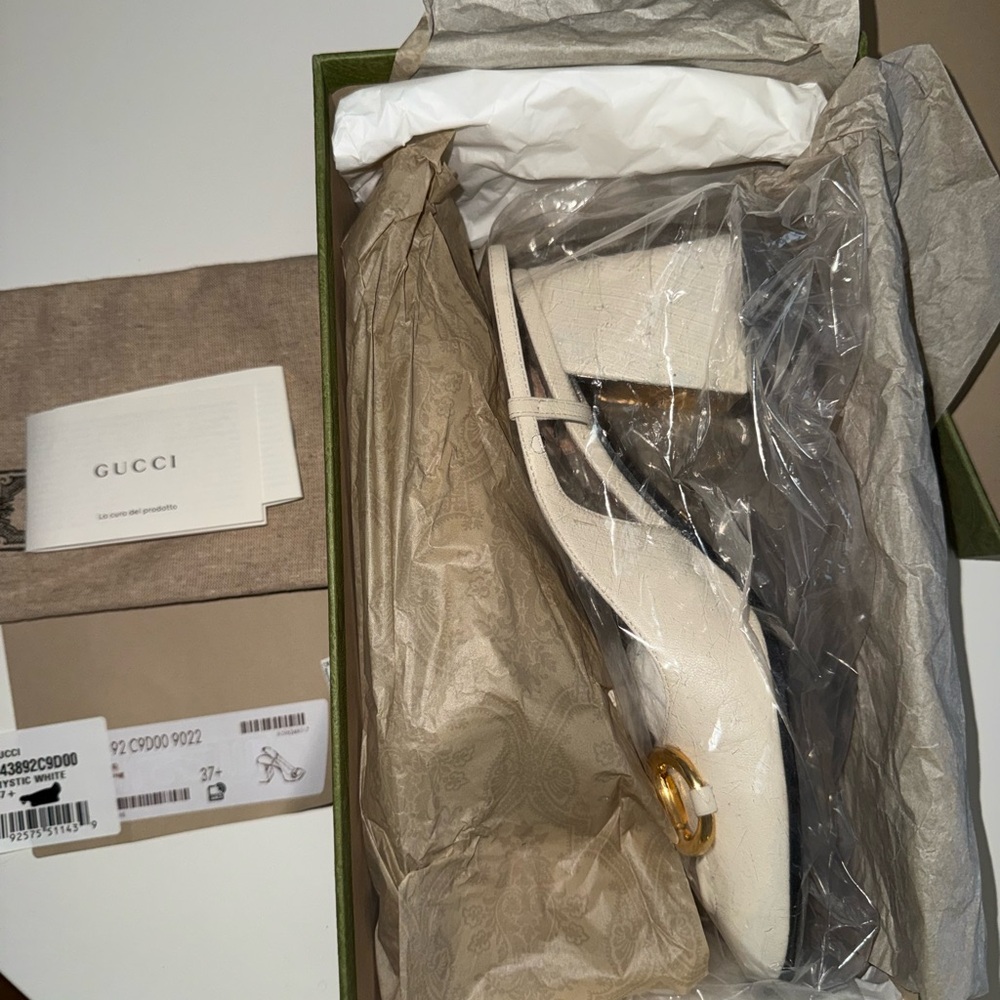 Gucci Women's Cream Leather Slingback Heels with Gold Accents - Picture 8 of 8